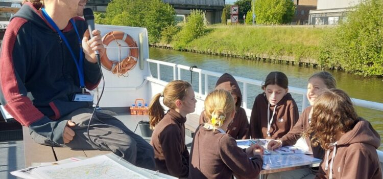 Varen met de milieuboot op de Boven-Schelde: Varen met de milieuboot op de Boven-Schelde:
